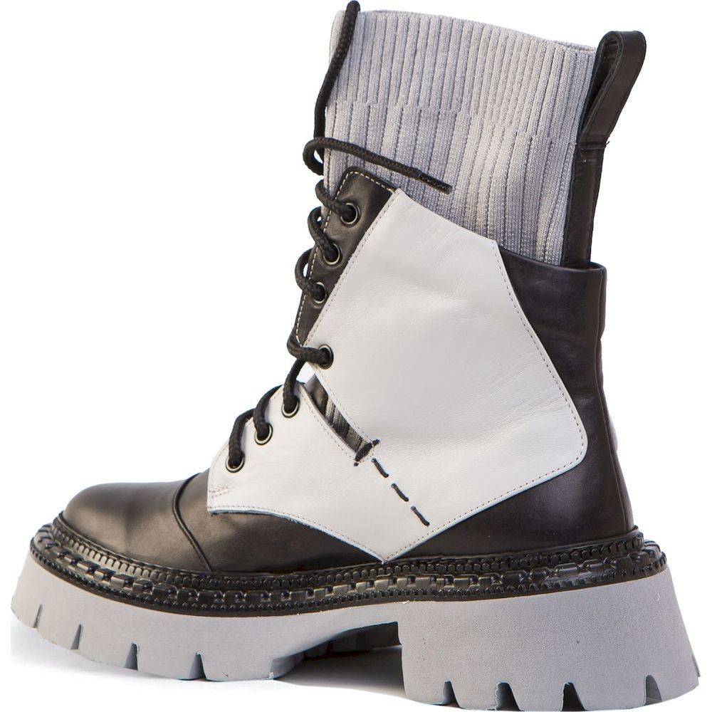 Кожаные ботинки