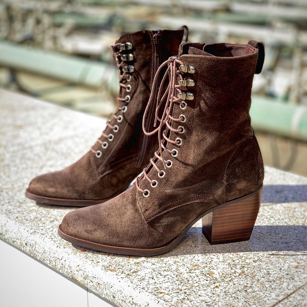 Замшевые ботильоны