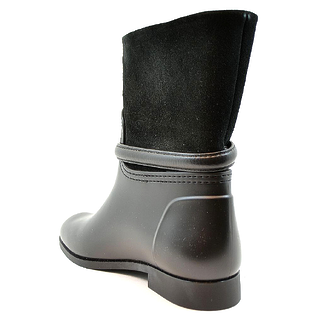 Резиновые ботинки